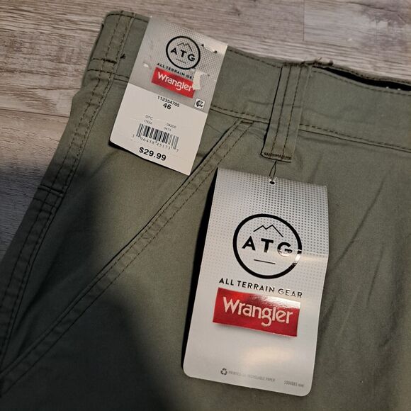 ATG by Wrangler Men's All-Terrain UV Protection Olive Cargo Shorts Sz 46 - Picture 3 of 11